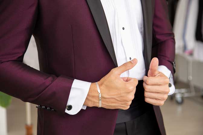 Tuxedo rojo vino