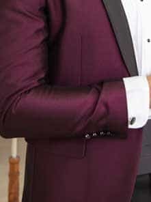 Tuxedo rojo vino