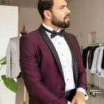 Tuxedo rojo vino