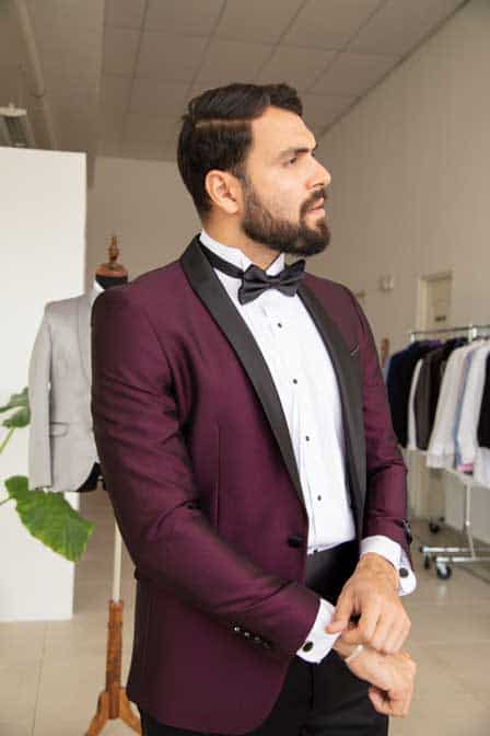 Tuxedo rojo vino