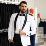 Tuxedo Blanco con solapa negro de un solo boton, es utilizado en forma clasica con gatito y fajon.