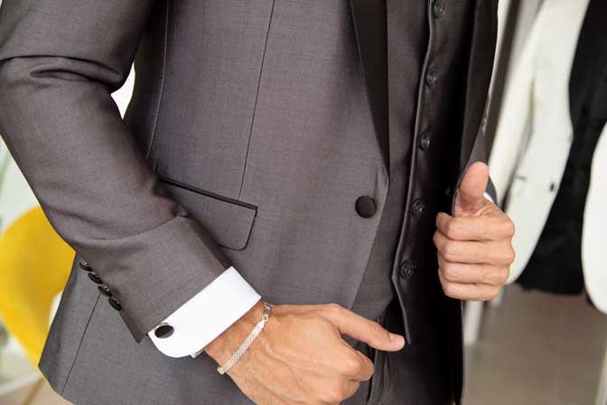 Tuxedo gris oscuro