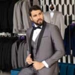 Tuxedo gris oscuro