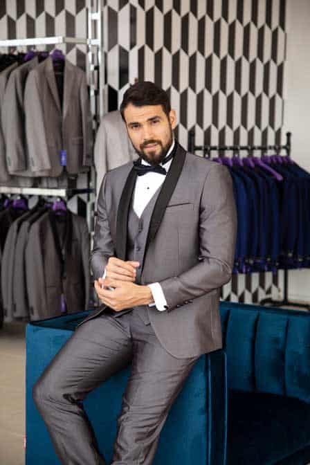Tuxedo gris oscuro
